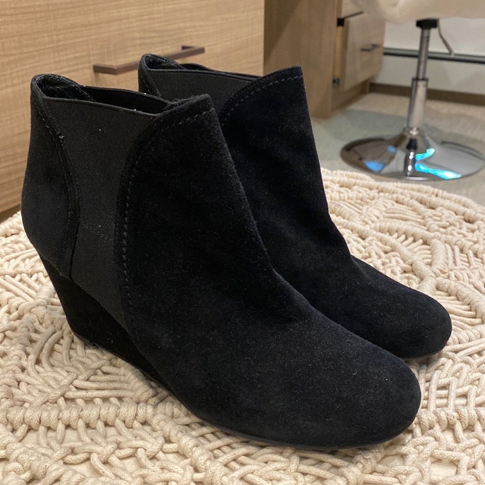 Stuart Weitzman size 8.5 Black suede wedge bootie. Mint condition
